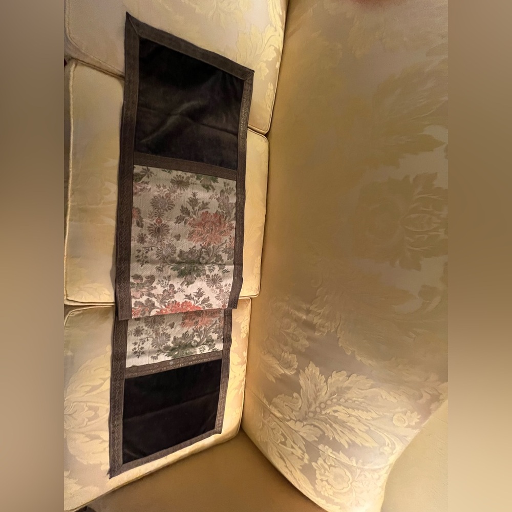 Elegant Vintage Floral Table Runner in Brown and Cream